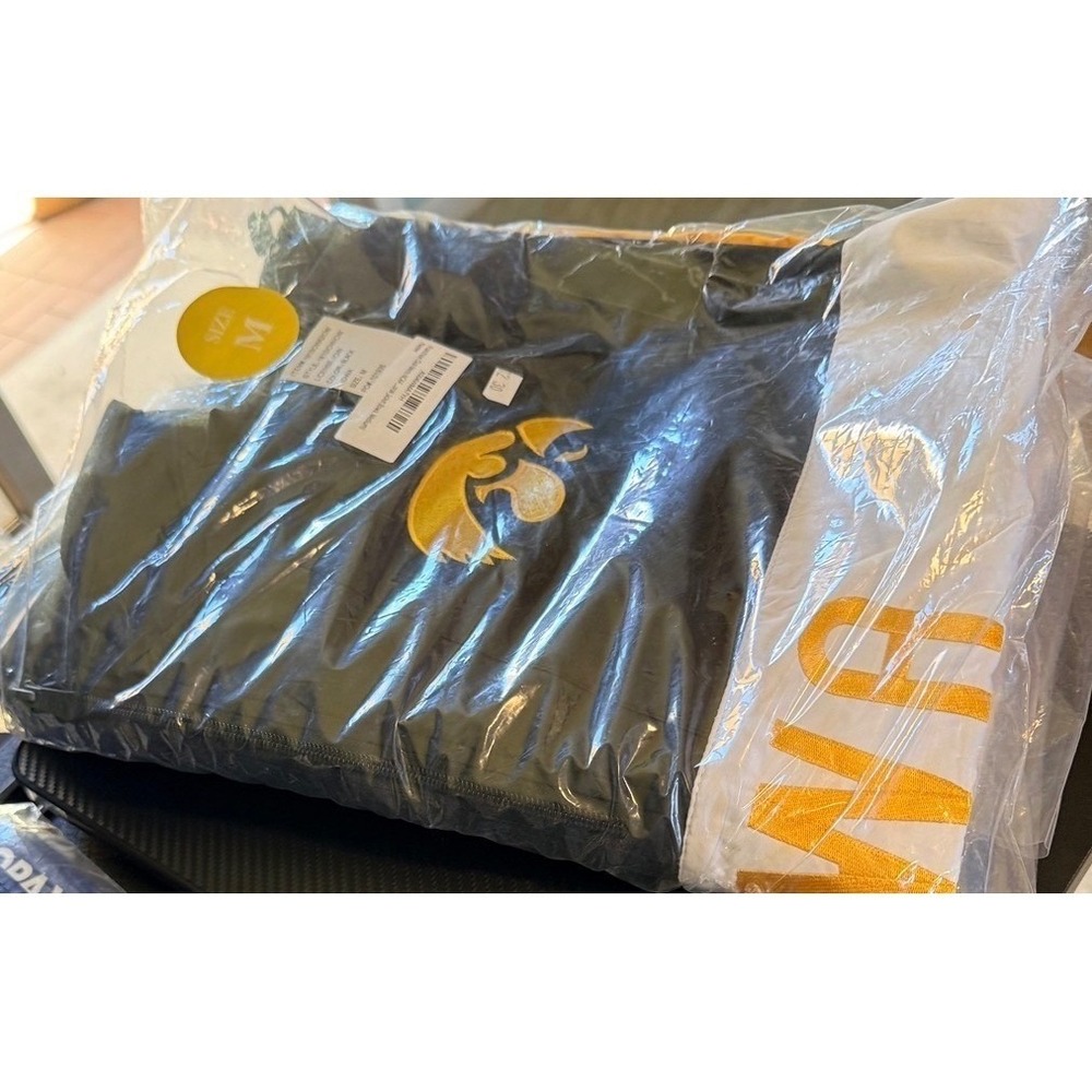 NEW Iowa Hawkeyes Alpha Anorak Pullover Jacket Mens Medium Windbreaker - Picture 14 of 14